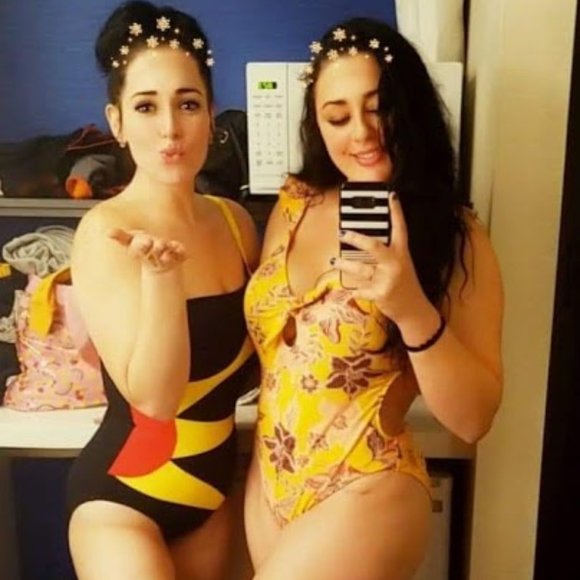 MEET YOUR POSHER - Picture 5 of 9